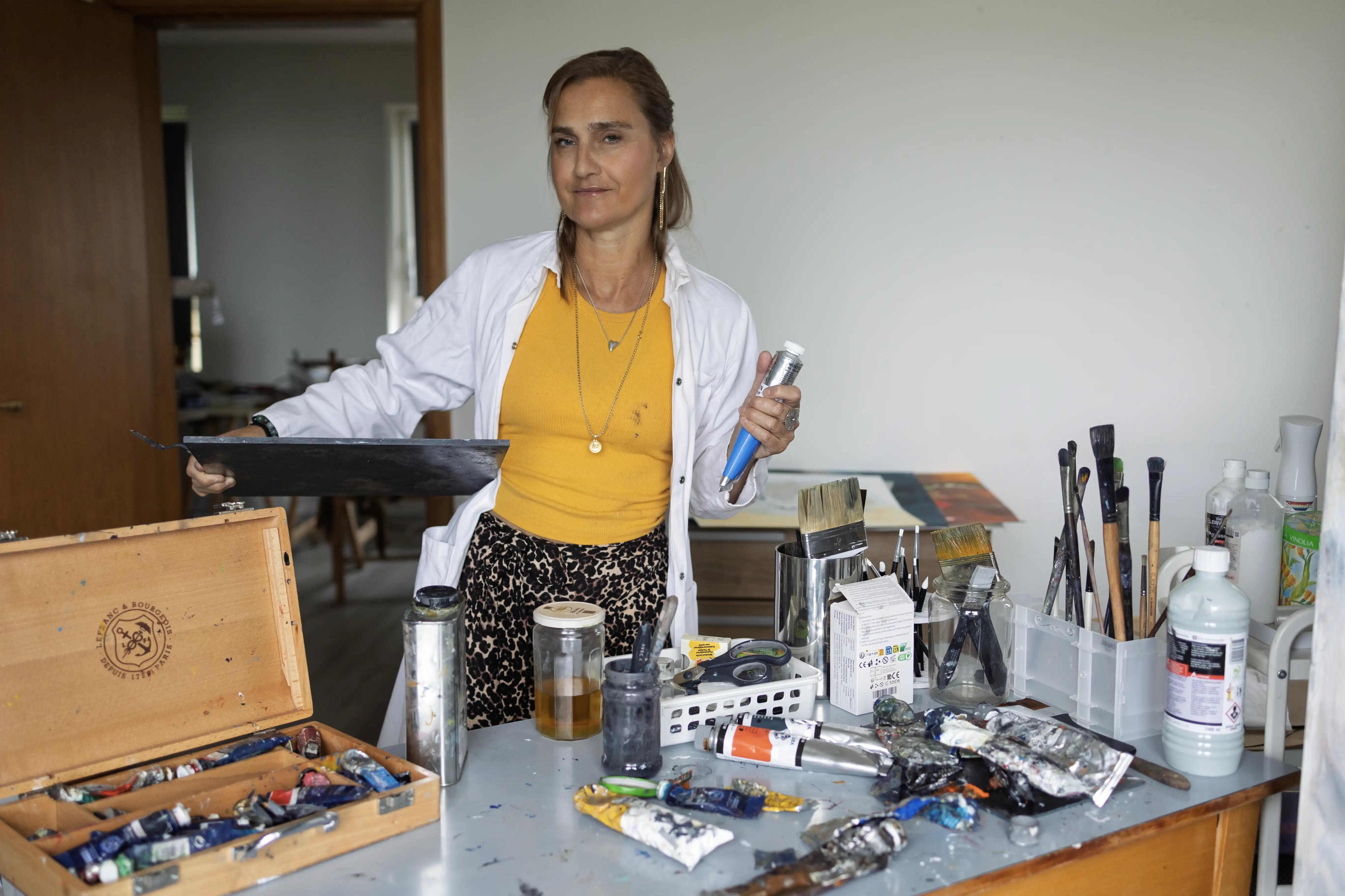 Angelique dans son atelier — Portrait